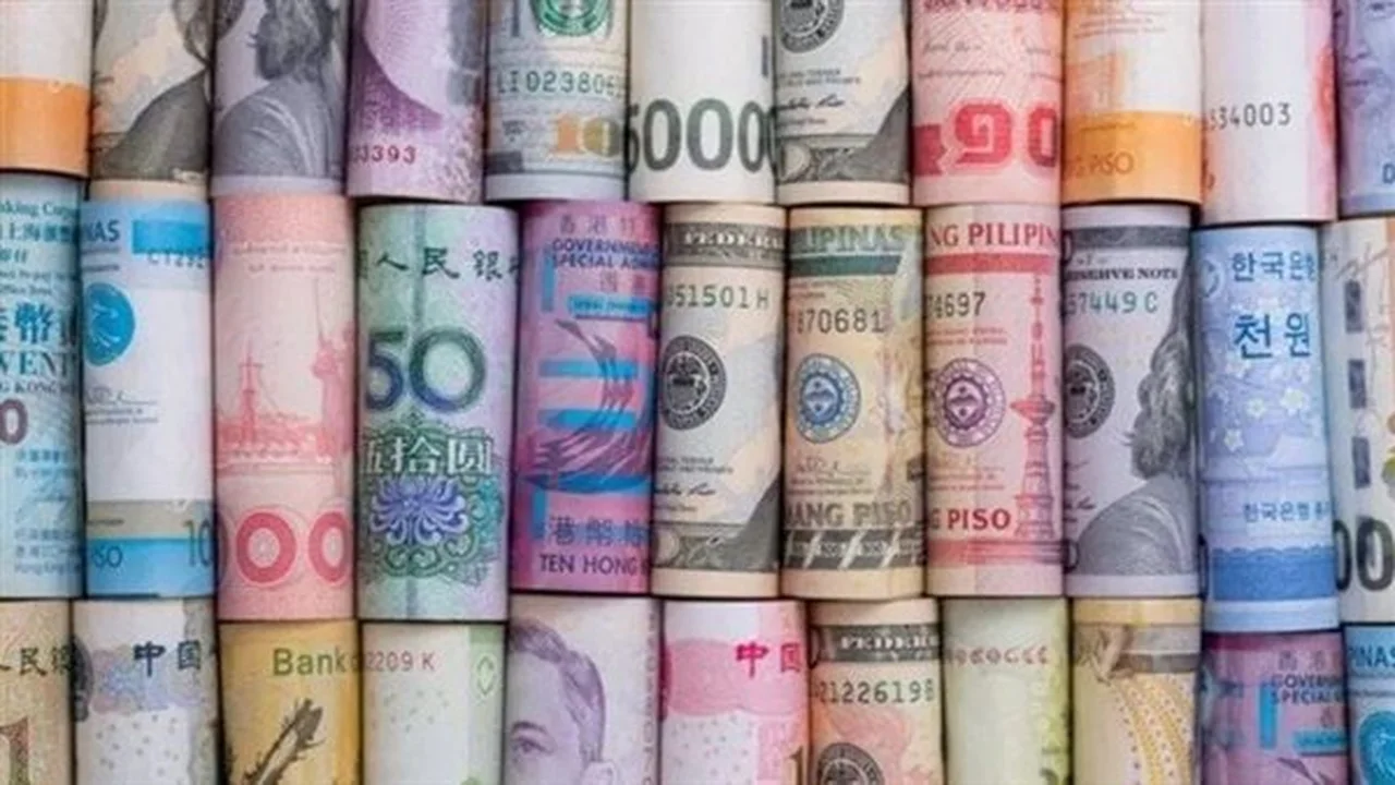تحديثات الصرف.. تباين في أسعار العملات الأجنبية لدى البنك المركزي المصري اليوم